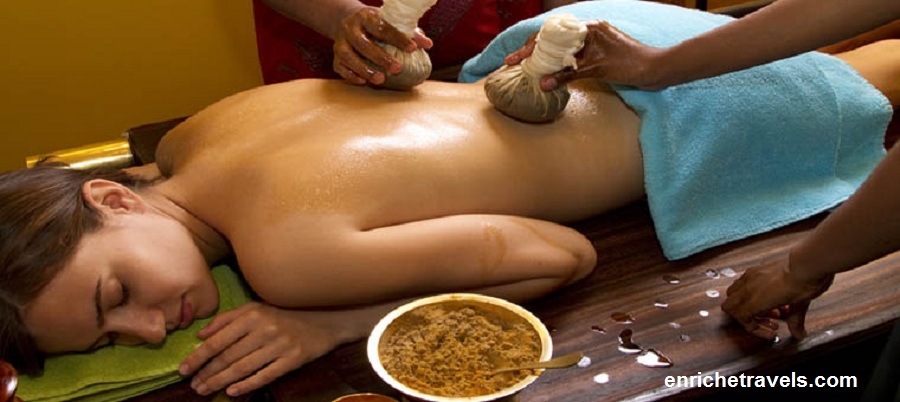 Ayurveda_traditional_oil_back_massage-2