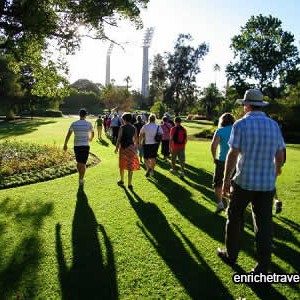 join-a-walking-tour-of-perth