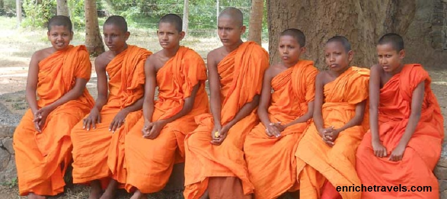 temple-moines-srilanka